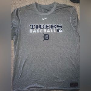 MLB Detroit tiger athletic shirt